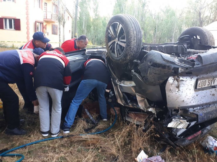 Kazada ölen Betül öğretmen ile eşi son yolculuklarına uğurlandı
