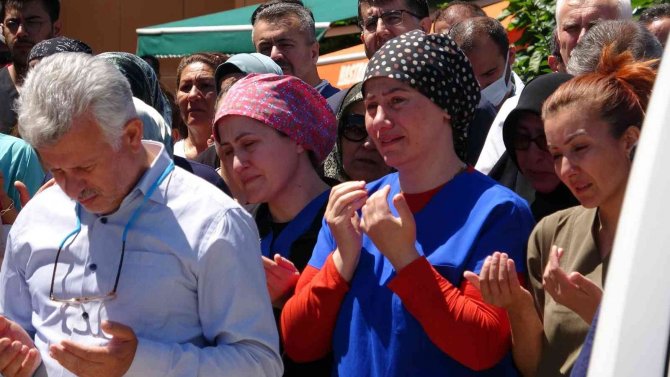 Kazada ölen hemşire gözyaşları ile son yolculuğuna uğurlandı