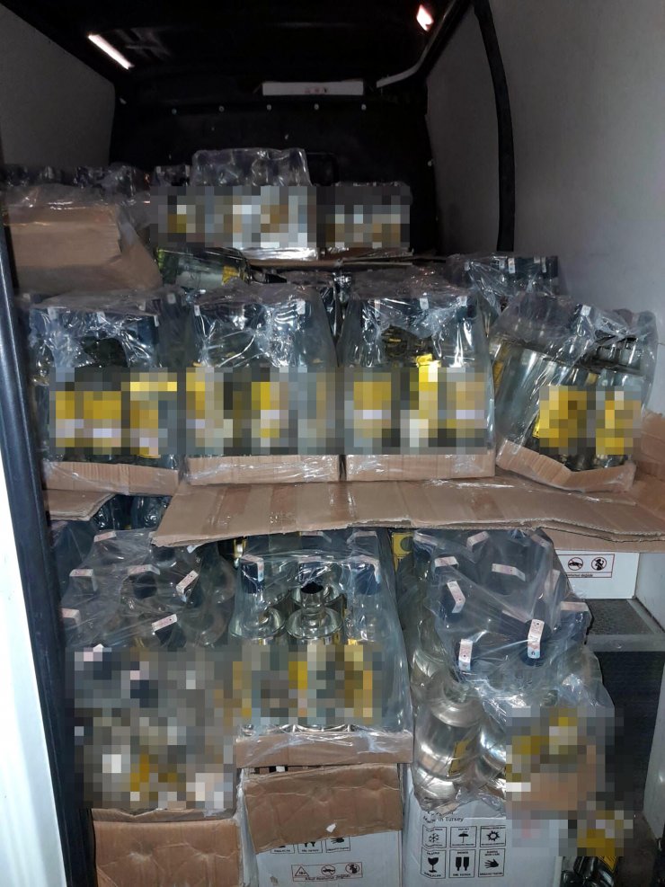 Muğla'da 1788 şişe sahte içki ele geçirildi