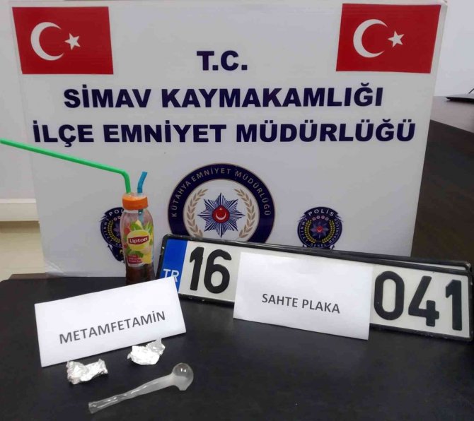 Sahte plakalı araçta uyuşturucu ele geçirildi