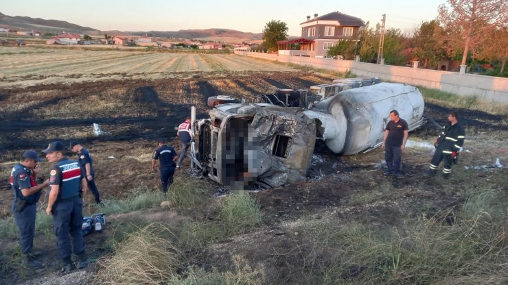 Şarampole devrilen tanker alev aldı; sürücü öldü