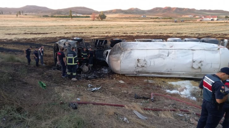 Şarampole devrilen tanker alev aldı; sürücü öldü