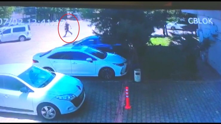 Site bahçesindeki silahlı kavga kamerada