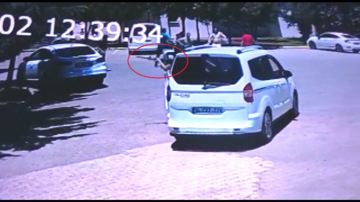 Site bahçesindeki silahlı kavga kamerada