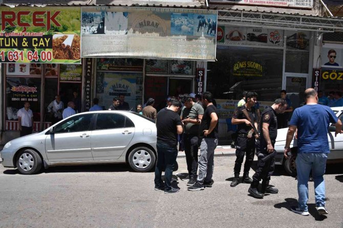 Sokak ortasında silahlı kavga: 1 yaralı