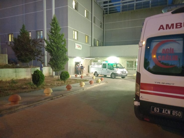 Yolda yakıt ikmali yapan uzman çavuşlara kamyon çarptı