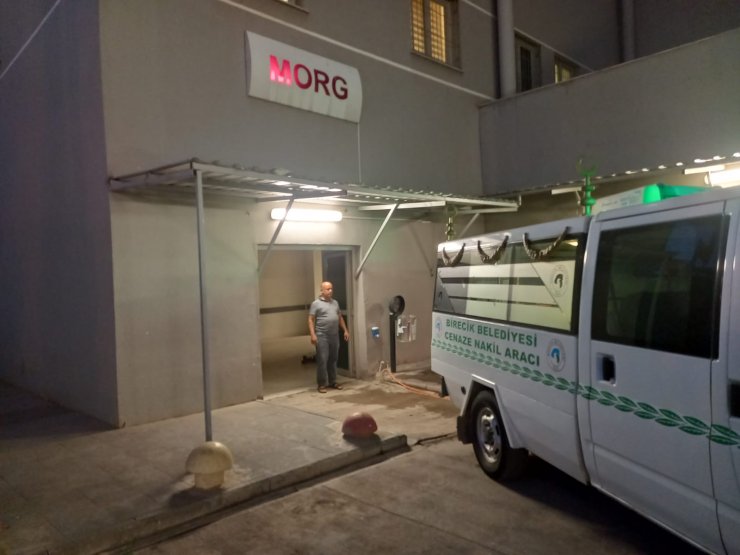 Yolda yakıt ikmali yapan uzman çavuşlara kamyon çarptı