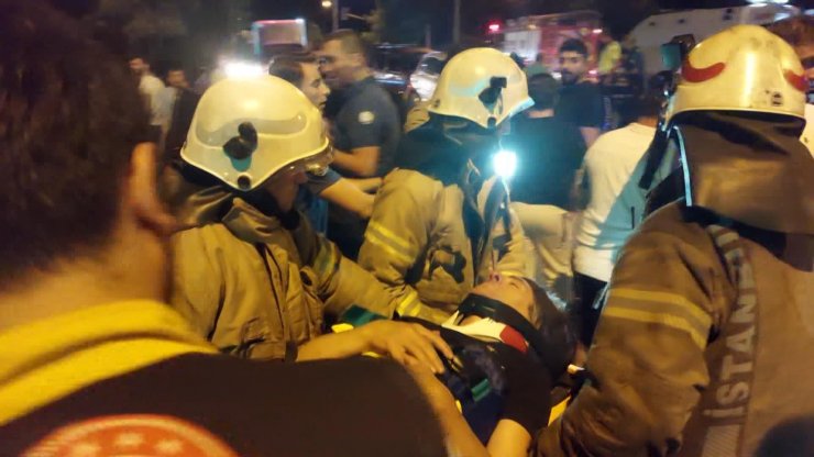 5 otomobilin karıştığı kazada 2 kişi yaralandı