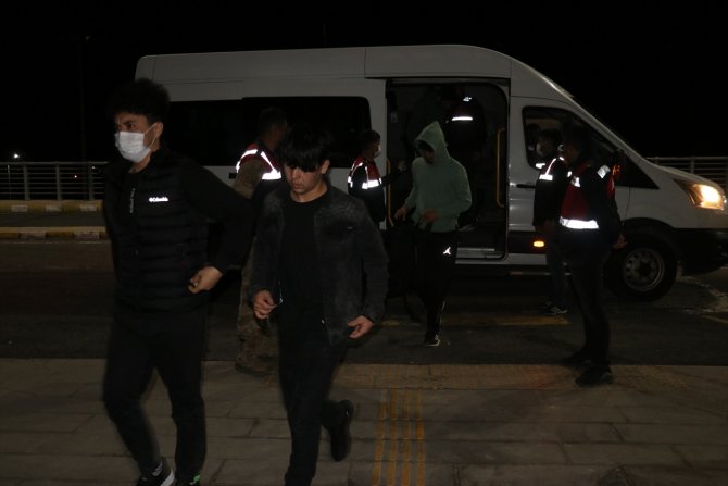 273 Afganistan uyruklu düzensiz göçmen ülkelerine gönderildi