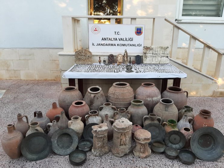 Antalya'da 2 bin 712 parça tarihi eser ele geçirildi