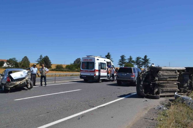 Bozuk zemin nedeniyle feci kaza: 5 yaralı
