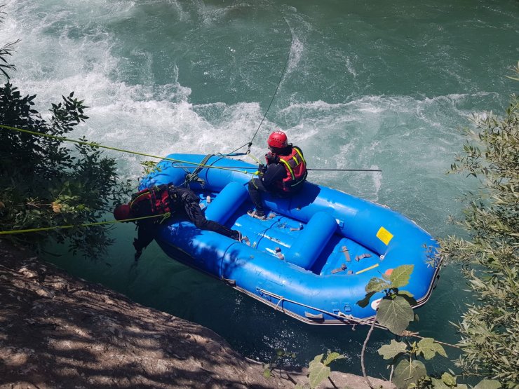 Çayda kaybolan hemşireyi arama çalışmalarında 25'inci gün
