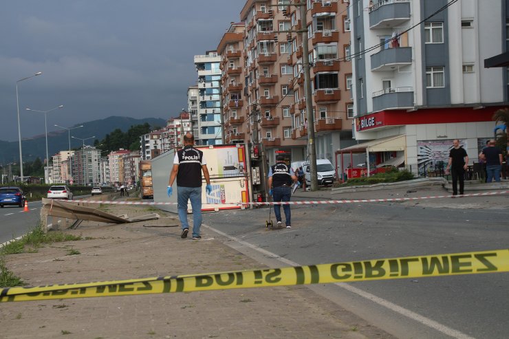 Devrilen patlayıcı yüklü TIR korku yaşattı; kaza kamerada