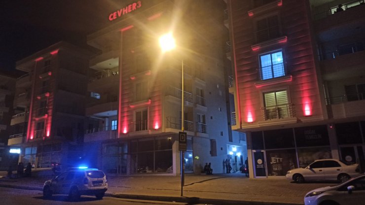 Eşini ve oğlunu öldürüp, intihar etti