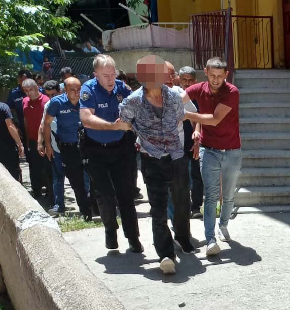 Eşinin alıkoyduğu kadını polis kurtardı