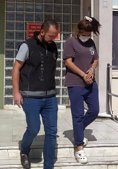 Evlerinde uyuşturucuyla yakalanan iki kardeşten ablaya tutuklama