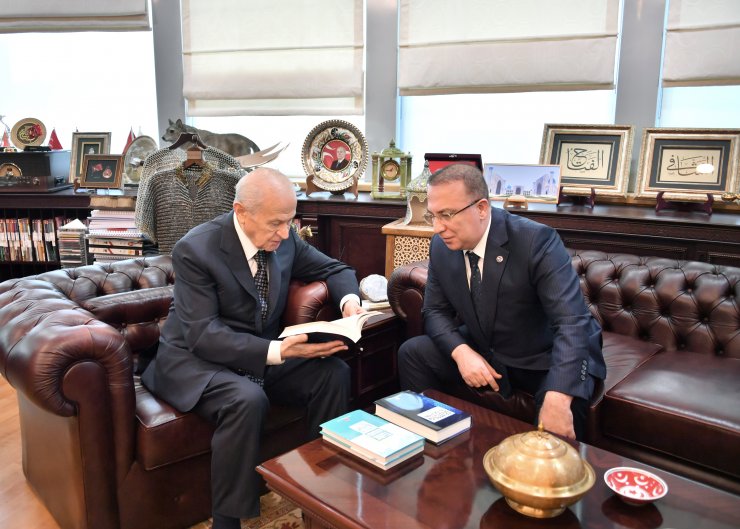 Bahçeli, MHP'nin 2 kitabını tanıttı