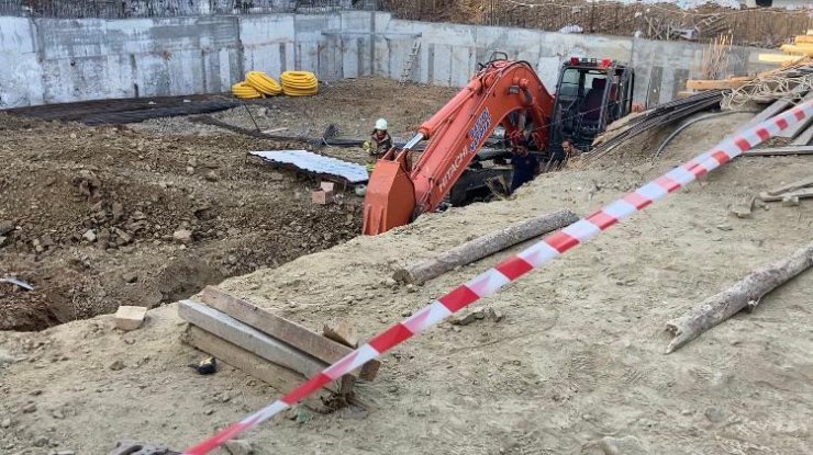 İnşaatta toprak kayması: 2 yaralı