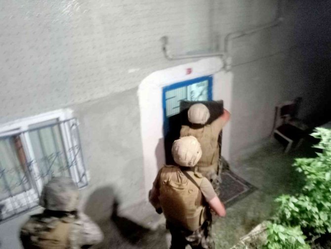 İstanbul’da terör operasyonu: Kaçan şüpheliyi özel harekat polisi kıskıvrak yakaladı