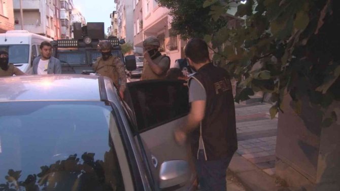 İstanbul’da terör operasyonu: Kaçan şüpheliyi özel harekat polisi kıskıvrak yakaladı