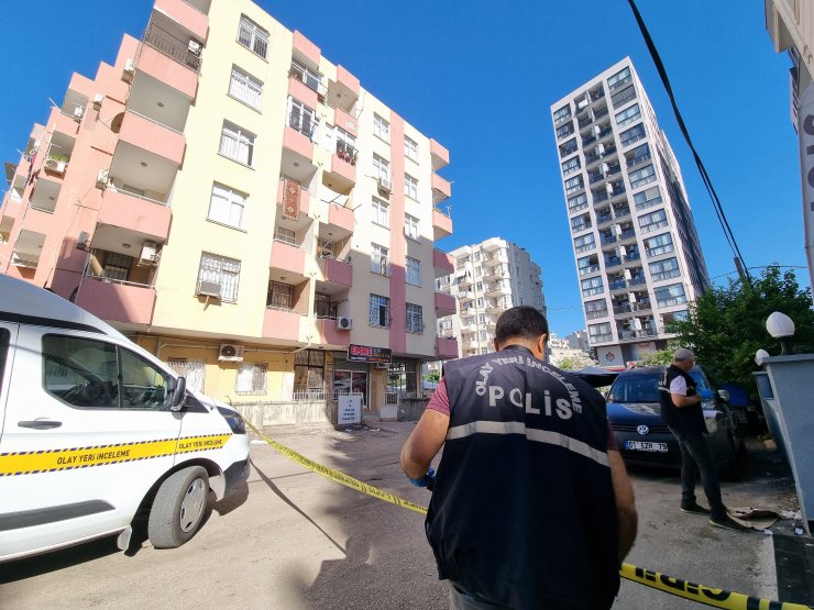 'Kavga etmesin' diye annesi kapıyı kilitleyince balkondan ateş edip öldürdü