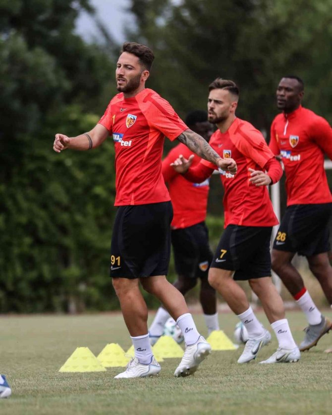 Kayserispor deplasmanda başlıyor