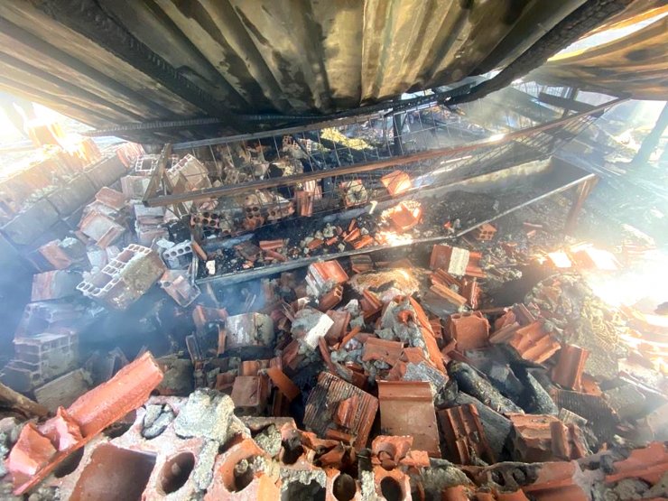 Manisa'da ahırda çıkan yangında 20 küçükbaş yanarak öldü