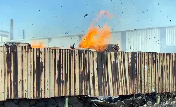 Manisa'da mukavva fabrikasında yangın