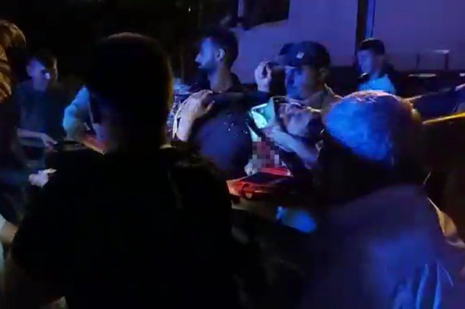 Motosiklet yayaya çarptı, hem yaya hem sürücü yaralandı