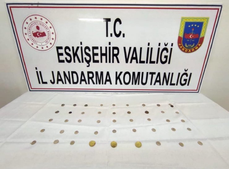 Saman yüklü TIR’da 46 sikke ele geçirildi