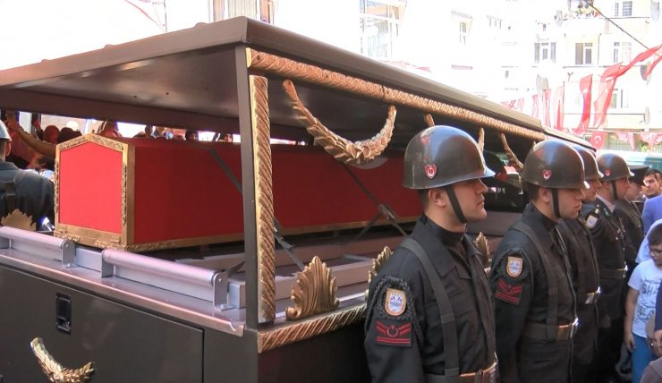 Şehit Enes Özgül'ün cenazesi helallik için baba evine getirildi