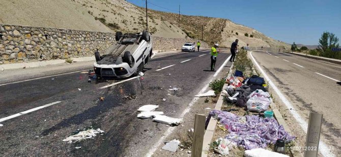 Sivas’ta hafif ticari takla attı: 5 yaralı