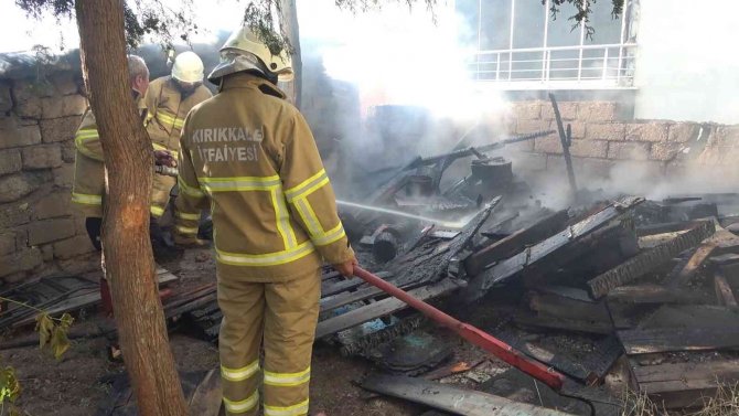 Tandırlık yangını korkuttu