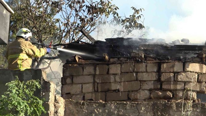 Tandırlık yangını korkuttu