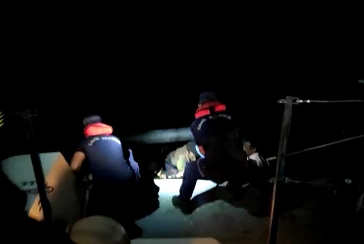 57 kaçak göçmen kurtarıldı, 90 kaçak göçmen yakalandı 