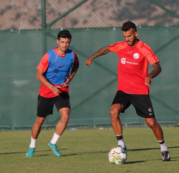 Antalyaspor tam kadro hazırlıklarını sürdürüyor