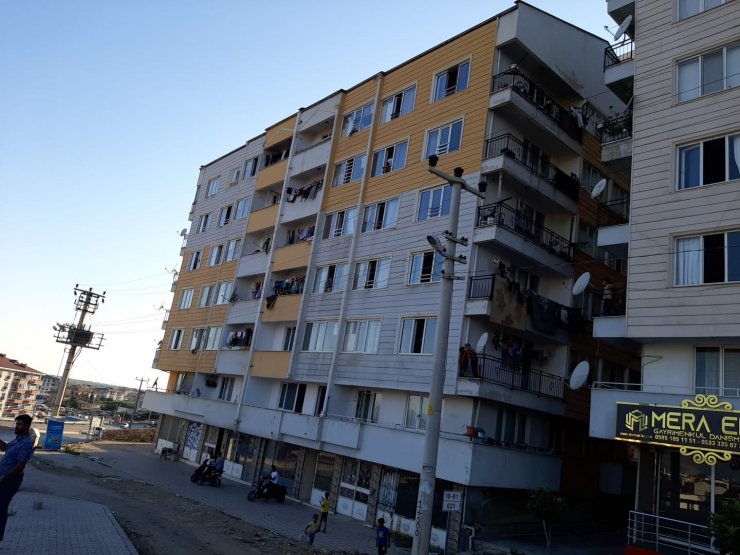 Apartmanın 6'ncı kat balkonundan düşen çocuk öldü