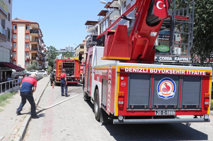 Avukat, bürosunda çıkan yangından zemin kattaki marketin tentesine atlayarak kurtuldu