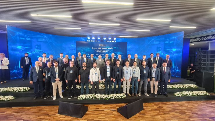 Bakan Varank: Hayatını bu işlere adayanların moralini bozmayın