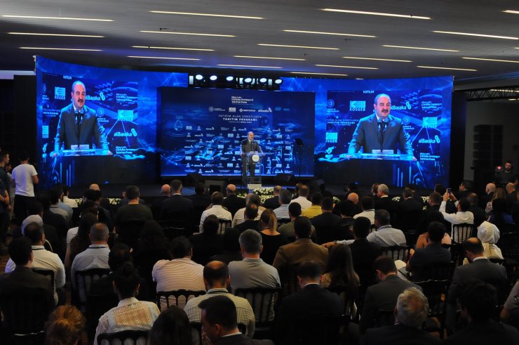 Bakan Varank: Hayatını bu işlere adayanların moralini bozmayın