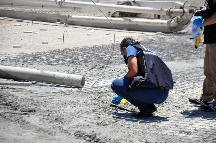 Beton mikserinden kopan 200 kiloluk parça işçinin başına düştü