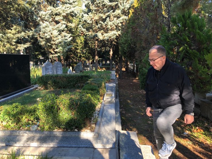 Gerçek babasının kim olduğu 56 yaşında tescillendi