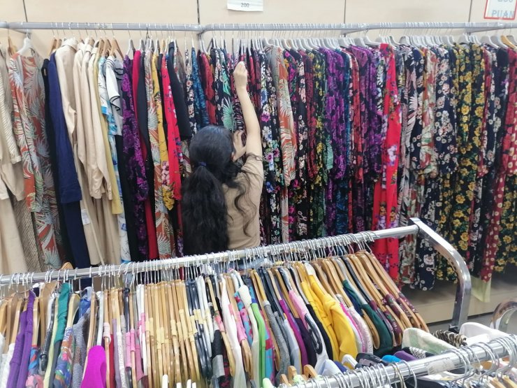 'Hayır Çarşısı' ile 73 bin 300 aileye kıyafet ve ayakkabı yardımı yapıldı