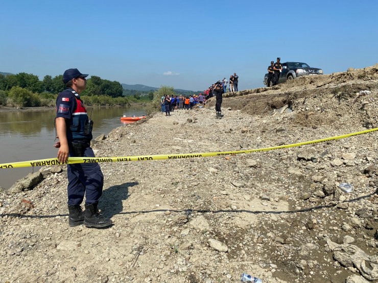 Kayıp iş makinesi operatörünün 9'uncu günde cesedine ulaşıldı