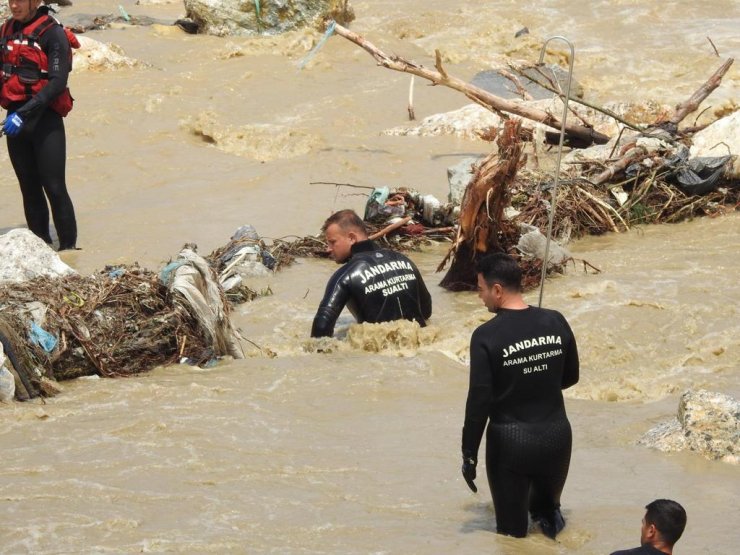 Kayıp iş makinesi operatörünün 9'uncu günde cesedine ulaşıldı