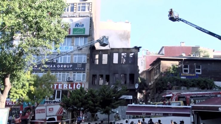 Metruk bina alev alev yandı