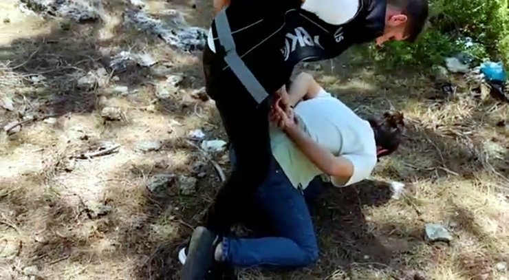 Ormandaki mağaralara uyuşturucu gizleyen 3 şüpheli operasyonla yakalandı