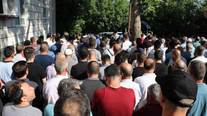 Otobüs kazasında hayatını kaybeden vatandaş toprağa verildi