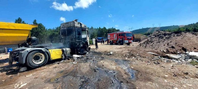 Tır alev alev yandı