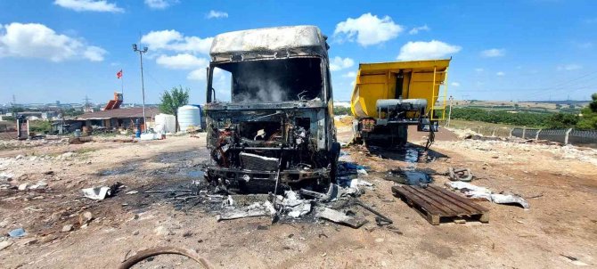 Tır alev alev yandı